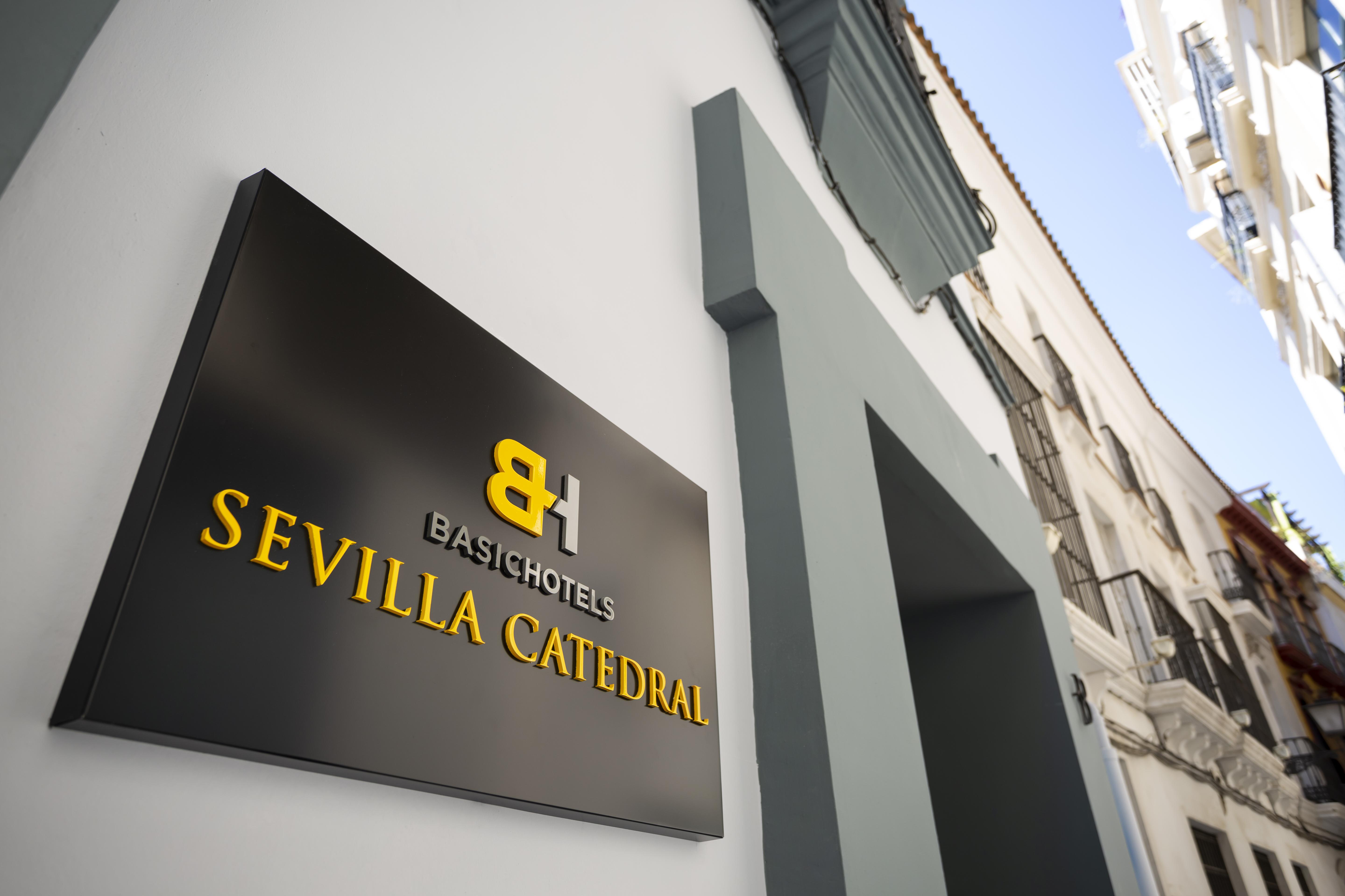 Basic Hotel Sevilla Catedral المظهر الخارجي الصورة