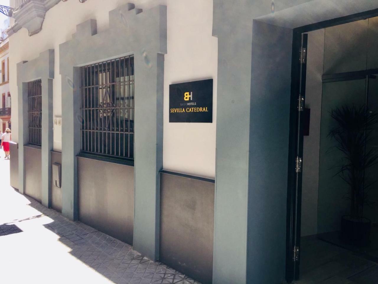 Basic Hotel Sevilla Catedral المظهر الخارجي الصورة
