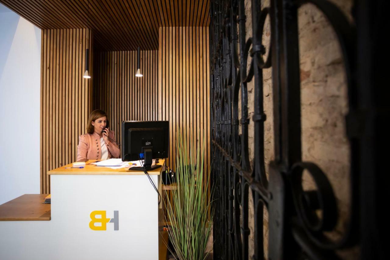 Basic Hotel Sevilla Catedral المظهر الخارجي الصورة